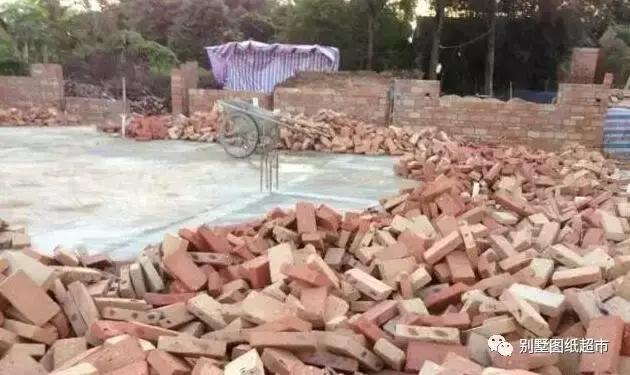 農村自建房基礎施工這么做才能又穩又安全，別再花冤枉錢了