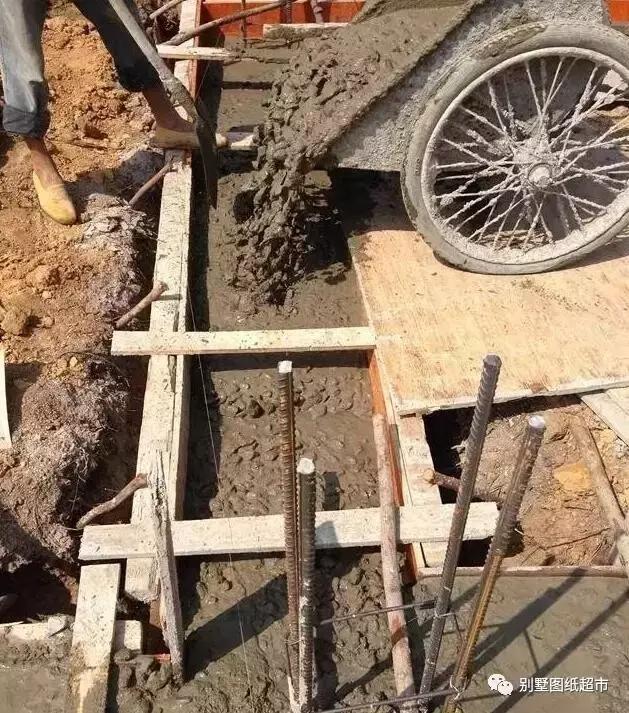 農村自建房基礎施工這么做才能又穩又安全，別再花冤枉錢了