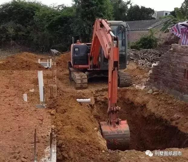 農村自建房基礎施工這么做才能又穩又安全，別再花冤枉錢了