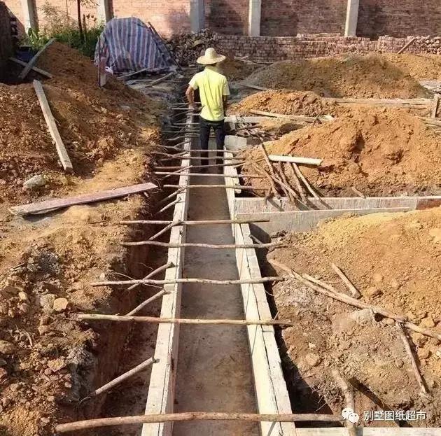 農村自建房基礎施工這么做才能又穩又安全，別再花冤枉錢了