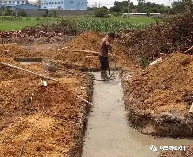 農村自建房基礎施工這么做才能又穩又安全，別再花冤枉錢了