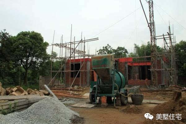 90后小伙自建三層別墅，丈母娘歡喜的不要不要的