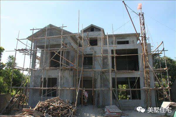 90后小伙自建三層別墅，丈母娘歡喜的不要不要的