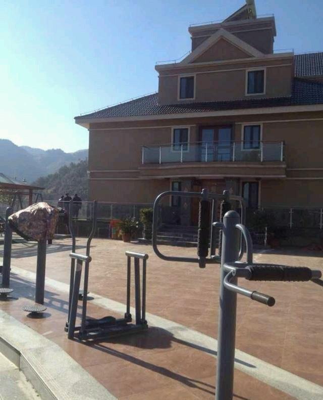 曬曬我家2000平山村小別墅，光裝修花了200多萬！