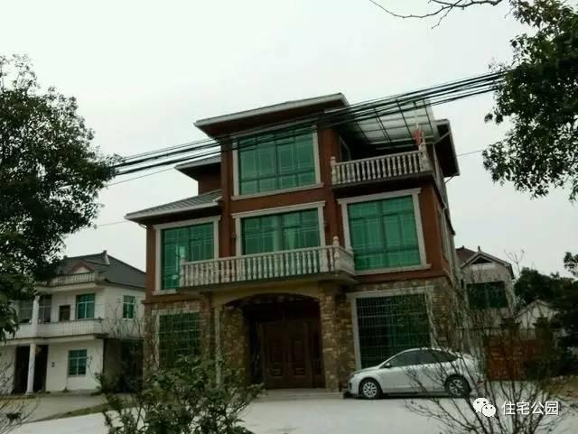 實拍農(nóng)村人30萬自建別墅，城里人看了都羨慕這樣的房子！