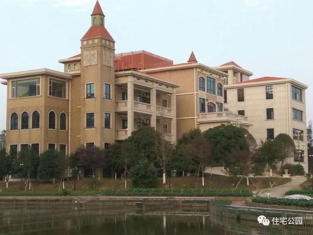 實(shí)拍江西農(nóng)民回鄉(xiāng)蓋別墅，占地一畝規(guī)模宏大堪比城堡