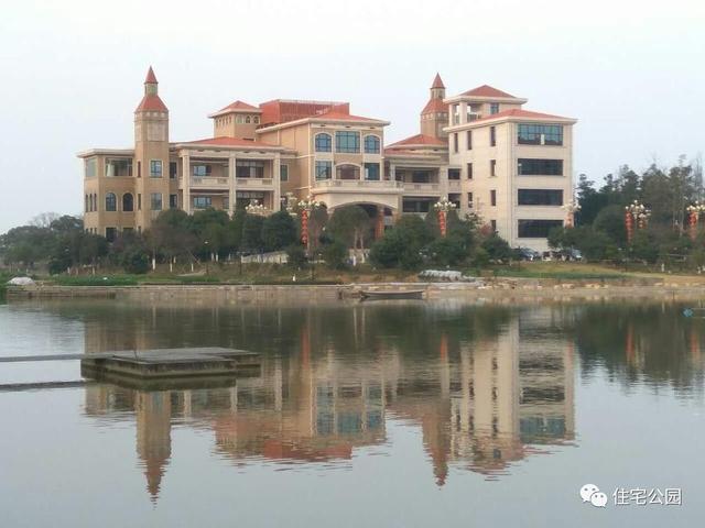 實(shí)拍江西農(nóng)民回鄉(xiāng)蓋別墅，占地一畝規(guī)模宏大堪比城堡