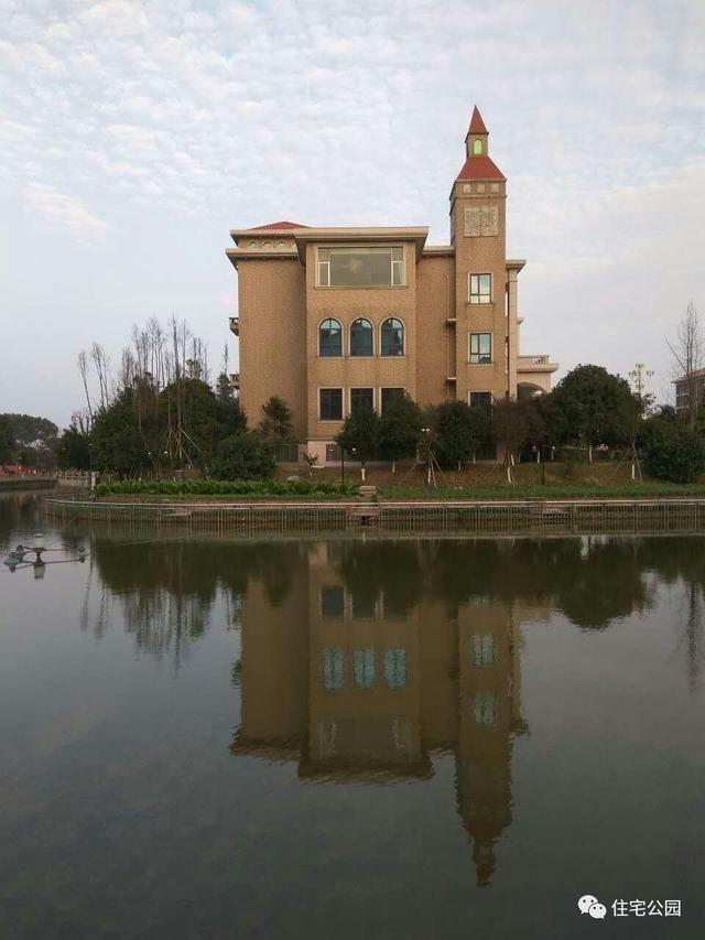 實(shí)拍江西農(nóng)民回鄉(xiāng)蓋別墅，占地一畝規(guī)模宏大堪比城堡