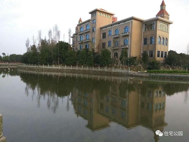 實(shí)拍江西農(nóng)民回鄉(xiāng)蓋別墅，占地一畝規(guī)模宏大堪比城堡