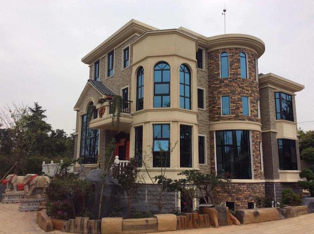 花費上百萬蓋好的別墅終于完工，文化磚外墻裝飾，就是好看