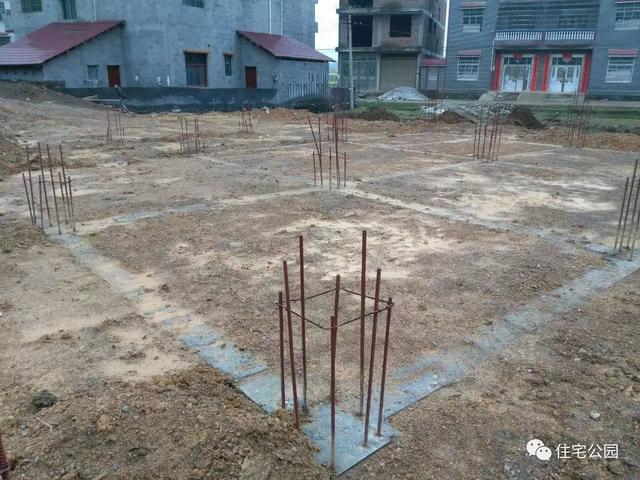 基礎被大雨泡透，圈梁又尺寸太小，我這三層別墅該怎么辦？