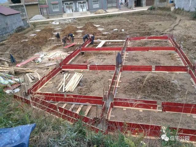 基礎被大雨泡透，圈梁又尺寸太小，我這三層別墅該怎么辦？