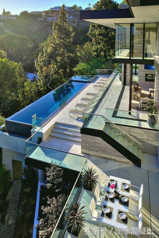 別墅設計混凝土、燈光、水融合