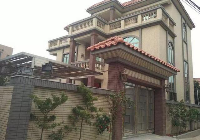 朋友浙江農村婆家的別墅蓋好了，光看這外表也是村里數一數二的！