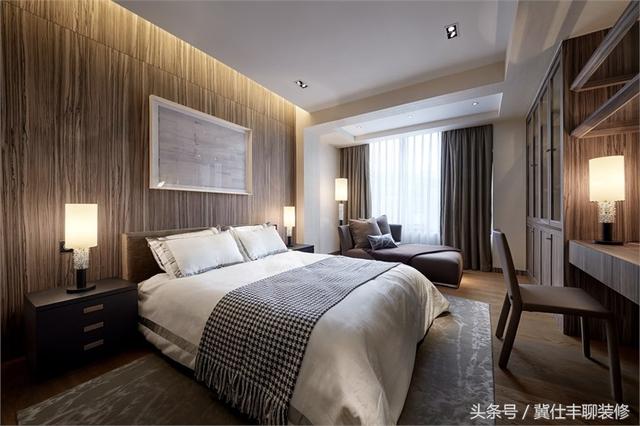 富豪的兩棟別墅連為一體，一棟家人住，另一棟招待客人