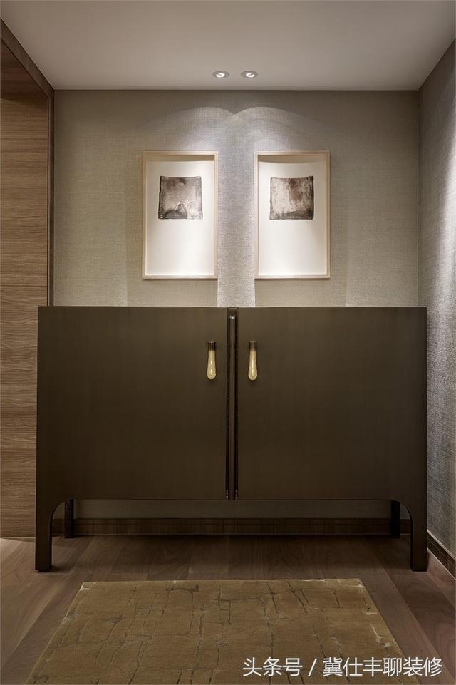 富豪的兩棟別墅連為一體，一棟家人住，另一棟招待客人