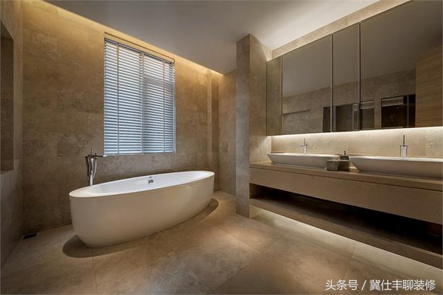 富豪的兩棟別墅連為一體，一棟家人住，另一棟招待客人