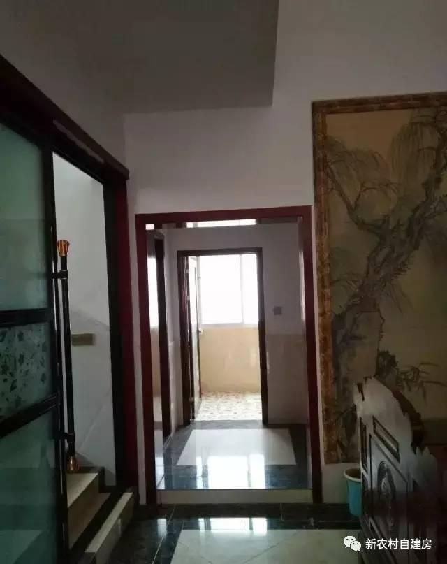 孝順女子為父母建平房別墅，家里的門檻都被鄉親踏爛