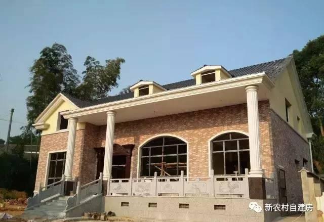 孝順女子為父母建平房別墅，家里的門檻都被鄉親踏爛