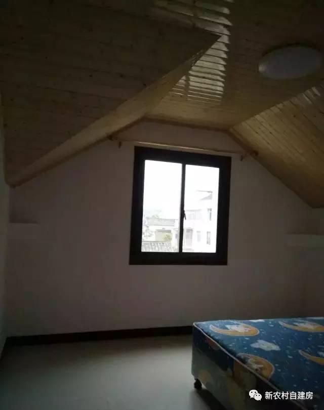 孝順女子為父母建平房別墅，家里的門檻都被鄉親踏爛