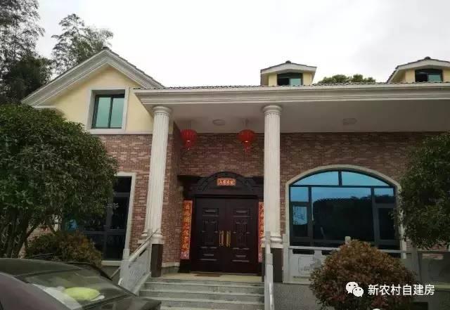 孝順女子為父母建平房別墅，家里的門檻都被鄉親踏爛