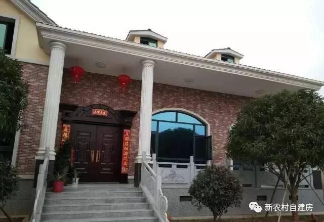 孝順女子為父母建平房別墅，家里的門檻都被鄉親踏爛