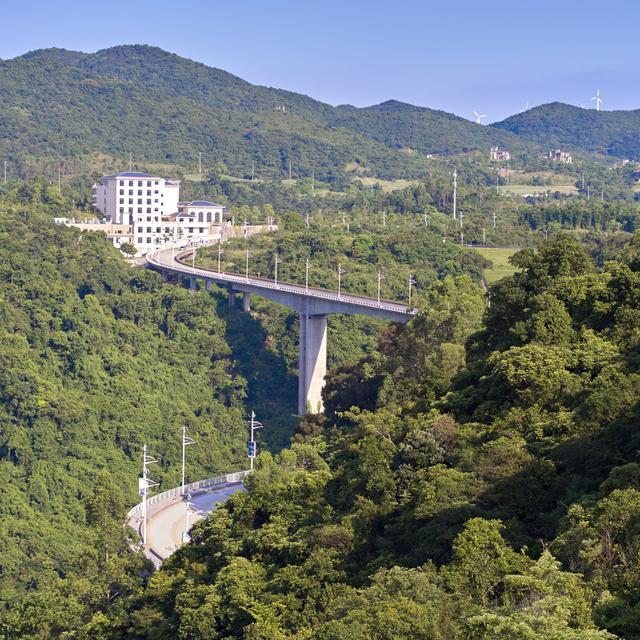 這里有深圳富豪聚居的別墅群，東部華僑城