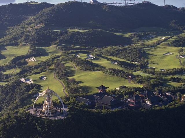 這里有深圳富豪聚居的別墅群，東部華僑城