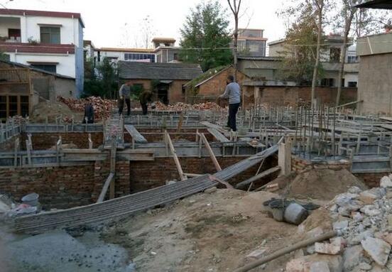 這農村自建房建出來，效果和布局引來全村人效仿！