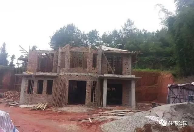 70后老夫妻合伙開山，40萬為兒子建棟獨一無二的2層婚房！