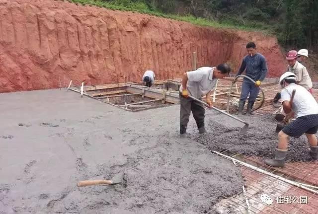 70后老夫妻合伙開山，40萬為兒子建棟獨一無二的2層婚房！