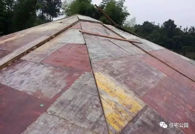 70后老夫妻合伙開山，40萬為兒子建棟獨一無二的2層婚房！