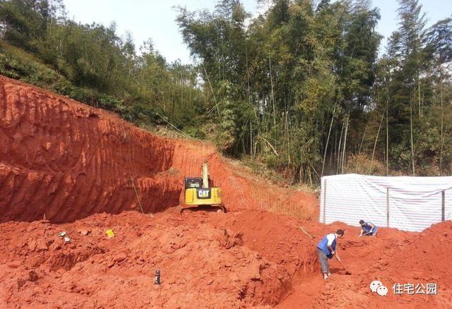 70后老夫妻合伙開山，40萬為兒子建棟獨一無二的2層婚房！