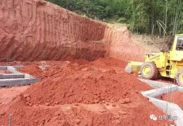 70后老夫妻合伙開山，40萬為兒子建棟獨一無二的2層婚房！