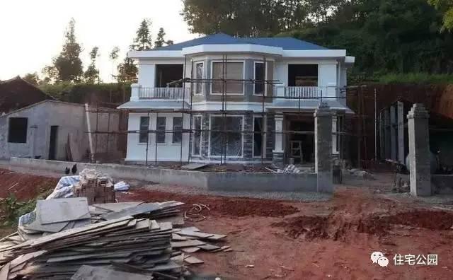 70后老夫妻合伙開山，40萬為兒子建棟獨一無二的2層婚房！