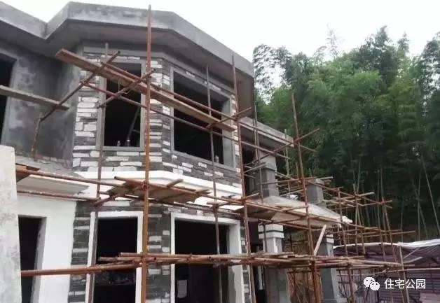 70后老夫妻合伙開山，40萬為兒子建棟獨一無二的2層婚房！