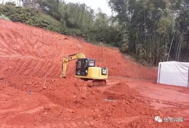 70后老夫妻合伙開山，40萬為兒子建棟獨一無二的2層婚房！