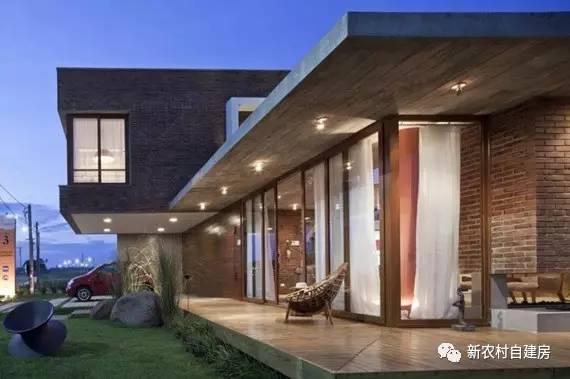 用紅磚建套現代別墅，鄰居看了只有羨慕的份