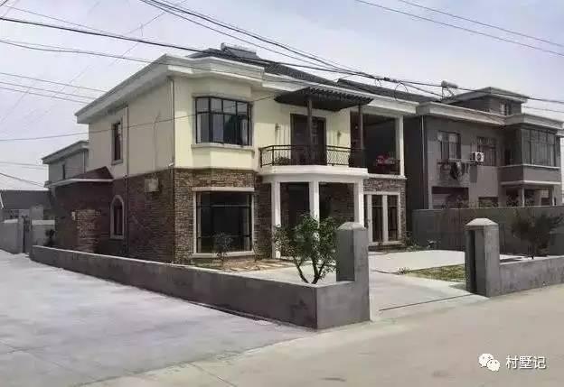 帶旋轉樓梯的二層農村別墅，引眾人參觀（附實拍）