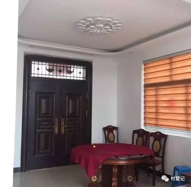 曬一曬咱村新蓋的三層別墅，是整個(gè)村最豪華的