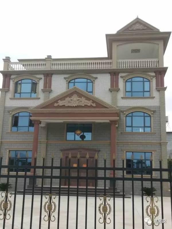 這十棟農村自建別墅，其中有一棟丑出了新高度