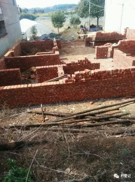 經(jīng)典兩層農(nóng)村別墅戶型，真實(shí)建造過(guò)程，建好效果很亮眼