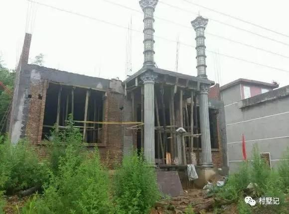 二層農村自建別墅氣派十足，甩村里其他自建房一條街