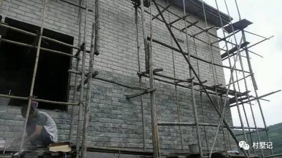 二層農村自建別墅氣派十足，甩村里其他自建房一條街