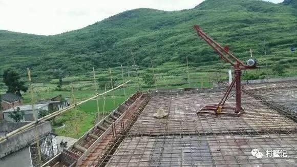 二層農村自建別墅氣派十足，甩村里其他自建房一條街