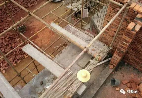 網友直播建房過程，高顏值農村別墅秒殺商品房