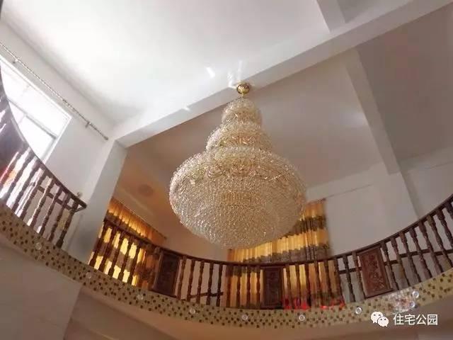 我們村首富的房子是這樣的，你們村呢？