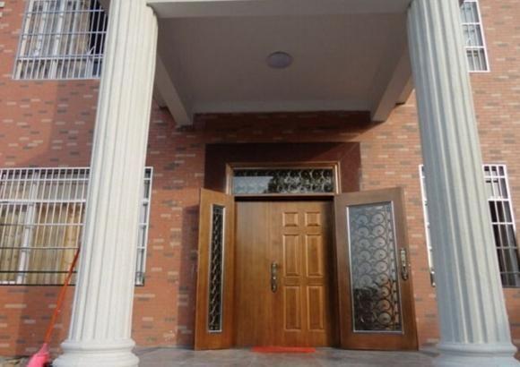 第一次帶女朋友回家嚇跑了丈母娘，小伙花15萬(wàn)把老屋變豪宅