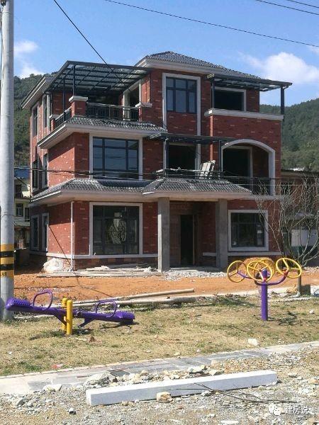 實(shí)拍農(nóng)村自建別墅，城里人看完都大跌眼鏡