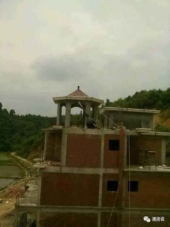 土豪網友建歐式農村別墅，施工水平高，漂亮堪比城堡